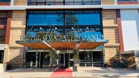 Alquiler de piso en Calle Edgar Neville, 1 - Photo 5