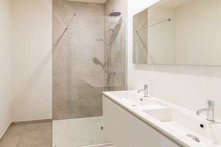 Instapklaar tweeslaapkamerappartement met terras - Photo 5