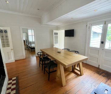 Guyong Cottage In Convenient Location! - Photo 2