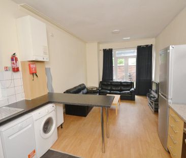 6 bedroom terraced house to rent - Photo 1