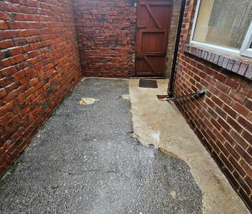 2 bedroom terraced house to rent - Photo 4