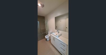 Location, Style & Modern! - Photo 4