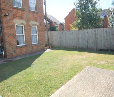 1 bedroom ground floor flat to rent - Photo 2