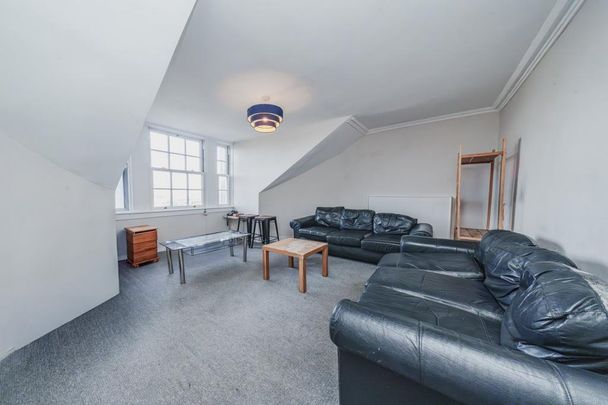 4 bedroom flat to rent - Photo 1