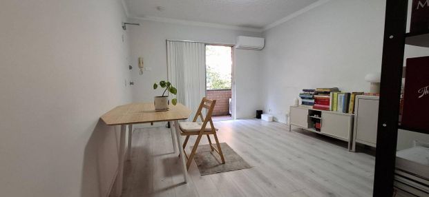 Two Balconies, Air-conditioned 1-Bedroom with Private Settings! - Photo 1