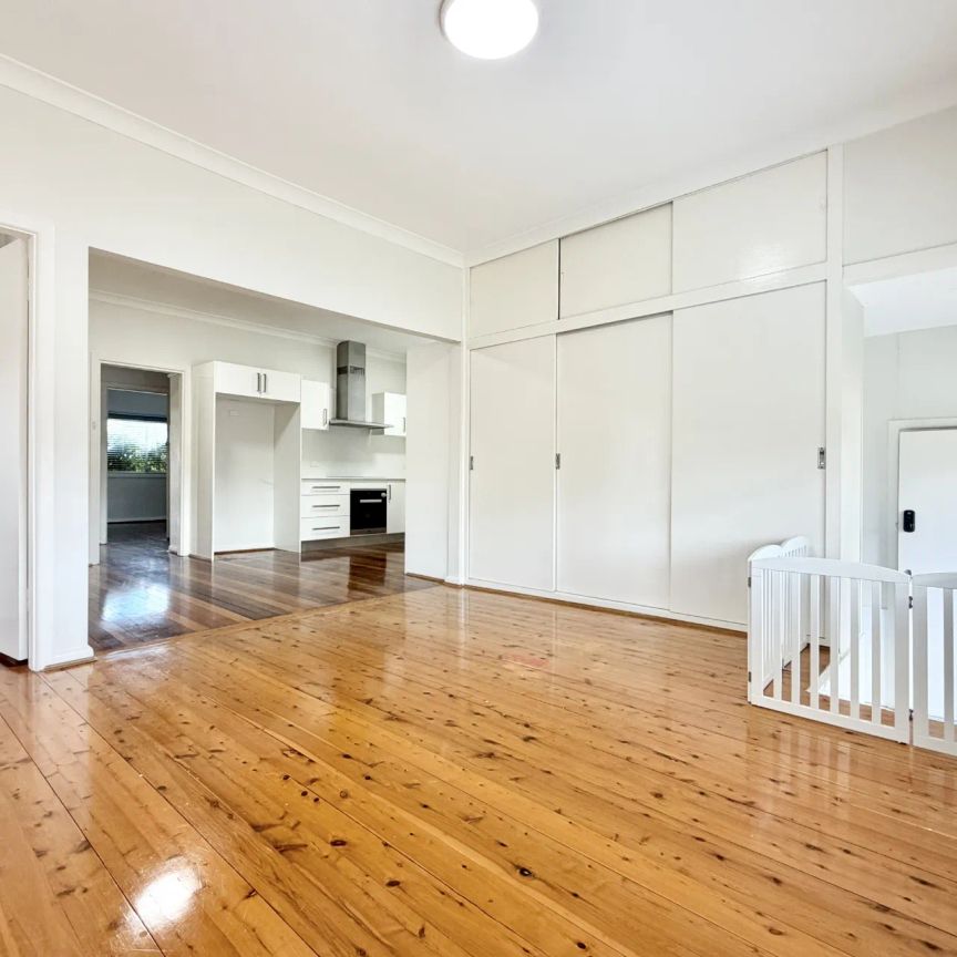 Well-appointed family home in a quiet street with generous living spaces - Photo 1