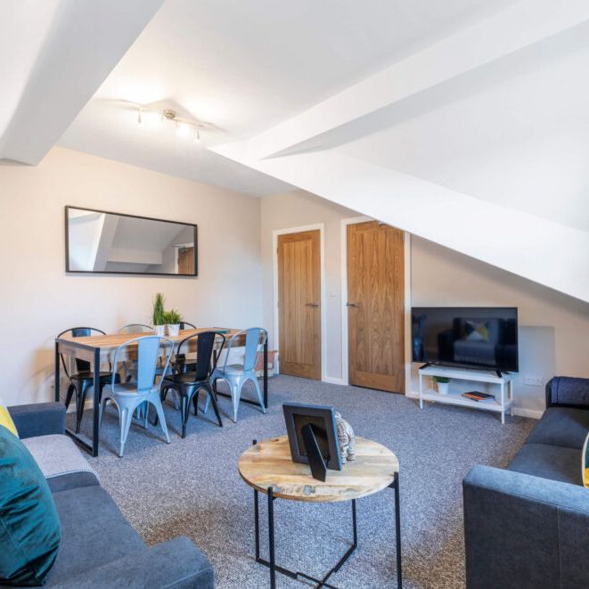 18b Blenheim Square, Leeds, LS2 9AR - Photo 1