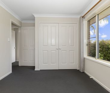 Three Bedroom Townhouse In Peaceful Suburb - Photo 3