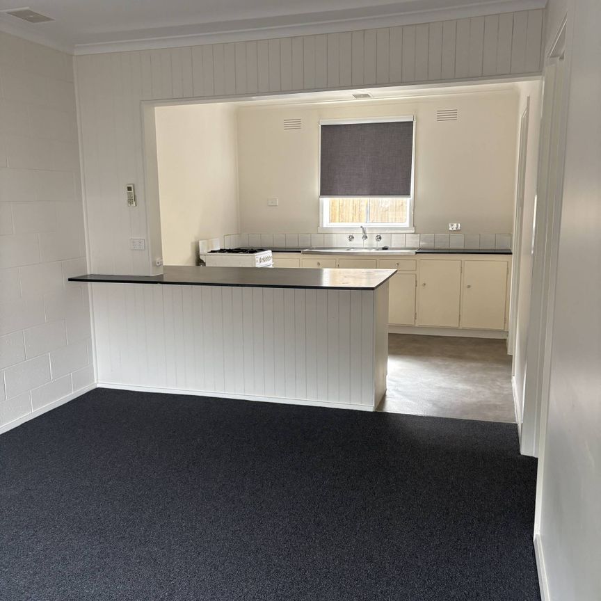 FULLY RENOVATED 1 BEDROOM UNIT - Photo 1