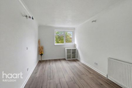 2 bedroom end of terrace house to rent - Photo 2