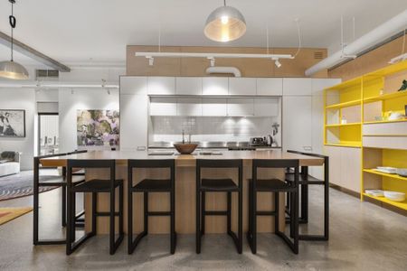 Brilliant location + NY feel - Photo 3