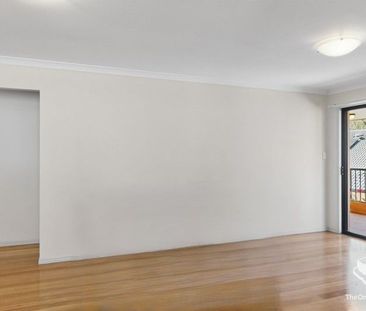 Exclusive 3 Bedroom Townhouse Retreat in Leafy Kenmore Hills - Photo 2