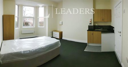 1 bedroom in a house share to rent - Photo 2