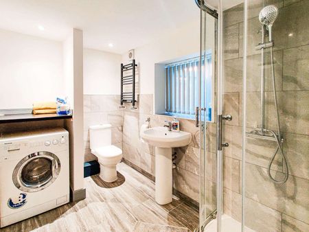 High spec shared house in L15, bills included! Room 4 - Photo 3