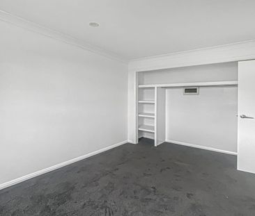 An Inspired Blend of Comfort and Contemporary Design - Photo 3