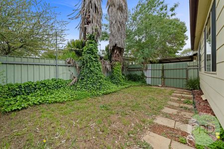 19 Chifley Cres, Kooringal NSW 2650 - Photo 2