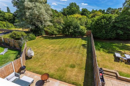 4 bedroom semi-detached house to rent - Photo 3