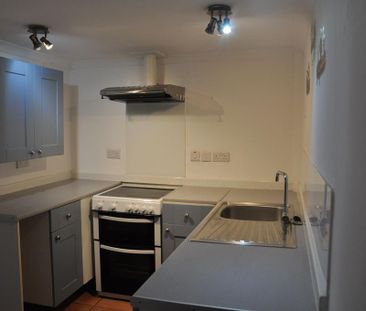 2 bedroom ground floor flat to rent - Photo 3