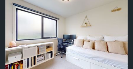 Sleek, Spacious & Convenient - Photo 4