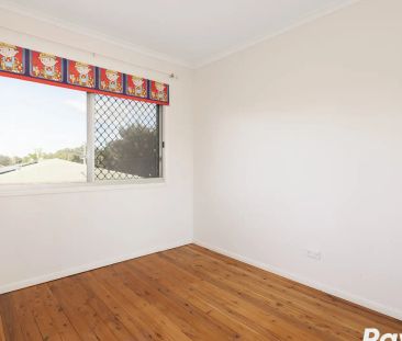 Two Storey Family Home With a Pool - Great For Summer - Photo 4