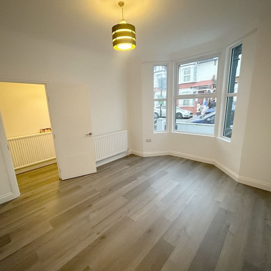 4 Bed Semi-Detached House, Valnay Street, SW17 - Photo 1