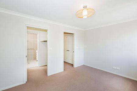 MODERN 3-BEDROOM TOWNHOUSE IN KINGFISHER GROVE ESTATE - CONTEMPORARY COMFORT & CONVENIENCE! - Photo 4