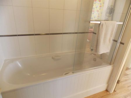 1 bedroom Flat To Let - Photo 5