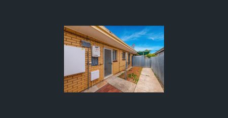 FRESHLY RENOVATED FRONT HOMETTE WITH REAR YARD - NEAR QEH - Photo 2