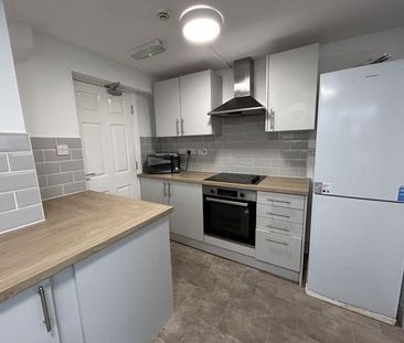 4 bedroom semi-detached house to rent - Photo 6