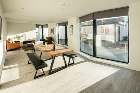 4 bedroom flat to rent - Photo 3