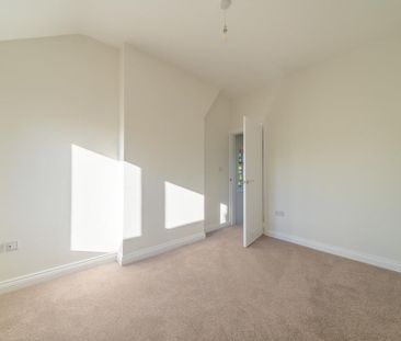 2 bedroom semi-detached house to rent - Photo 4