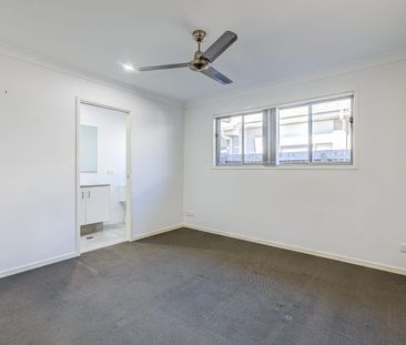 Lovely Family Home - Close to Schools - Photo 3