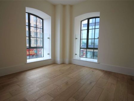 A stunning first floor two bedroom apartment - Photo 5