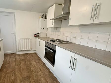 Terraced House to rent on - Photo 5