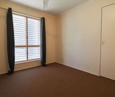 NEAT 3 BEDROOM HOME WITH 2 GARDEN SHEDS IN QUIET CUL-DE-SAC - Photo 1