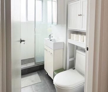 Stylish Renovated 1-Bedroom Apartment in Mascot - Partly Furnished ... - Photo 3