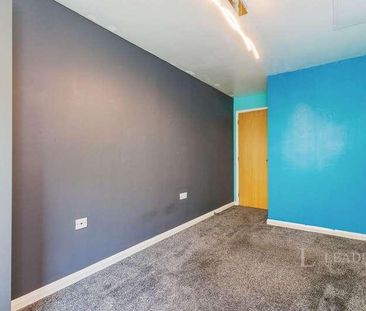 Kingston Square, Buffers Lane, Leatherhead, Surrey, KT22 - Photo 4