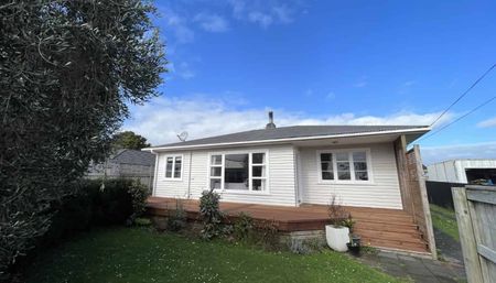 Spacious 3-Bedroom Home in Quiet Vogeltown Cul-de-Sac - Photo 5