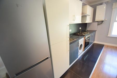 2 bedroom maisonette to rent - Photo 4