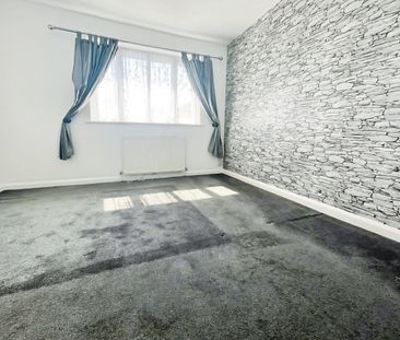 Sycamore Close, Tilbury, RM18 - Photo 5