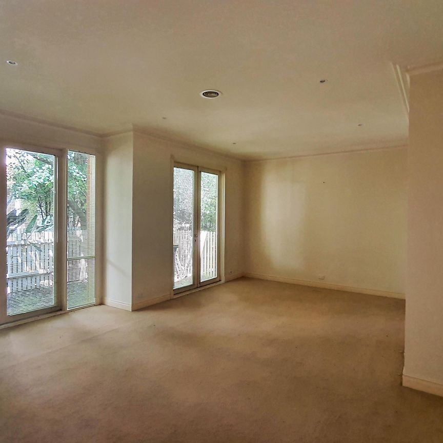 8/34-44 Regent Street, Elsternwick VIC 3185 - Townhouse For Rent | Domain - Photo 1