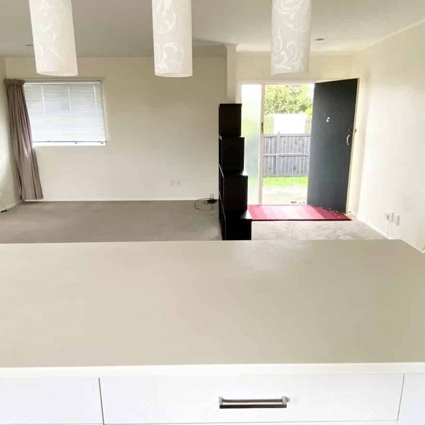 3 bedroom, Power & Water Included! - Photo 1