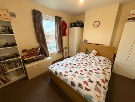 2 bedroom semi-detached house to rent - Photo 2