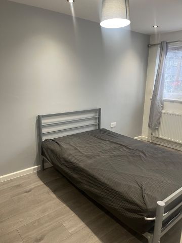 Room in a Shared House, London, E16 - Photo 2