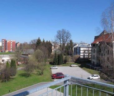 Frei ab 1.5.26 - 1. OG / Laminat + große Küche - WG-gerecht ! - Photo 1