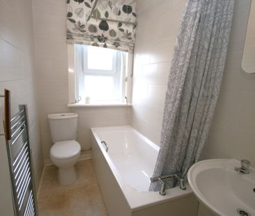 Torbreck Street, Bright 2 Bed Unfurnished Apartment, Craigton – Ava... - Photo 2