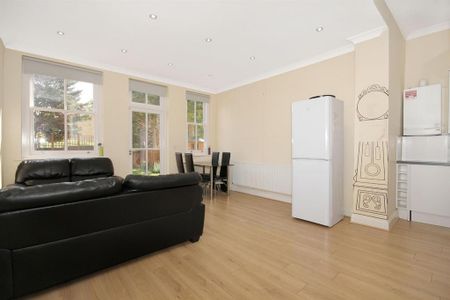 3 bedroom flat to rent - Photo 3