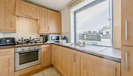 2 bedroom property to let - Photo 4