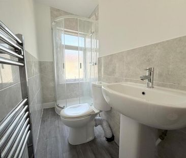 4 bedroom terraced house to rent - Photo 5