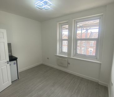 Room in a Shared Flat, Staplehurst Road, SE13 - Photo 1